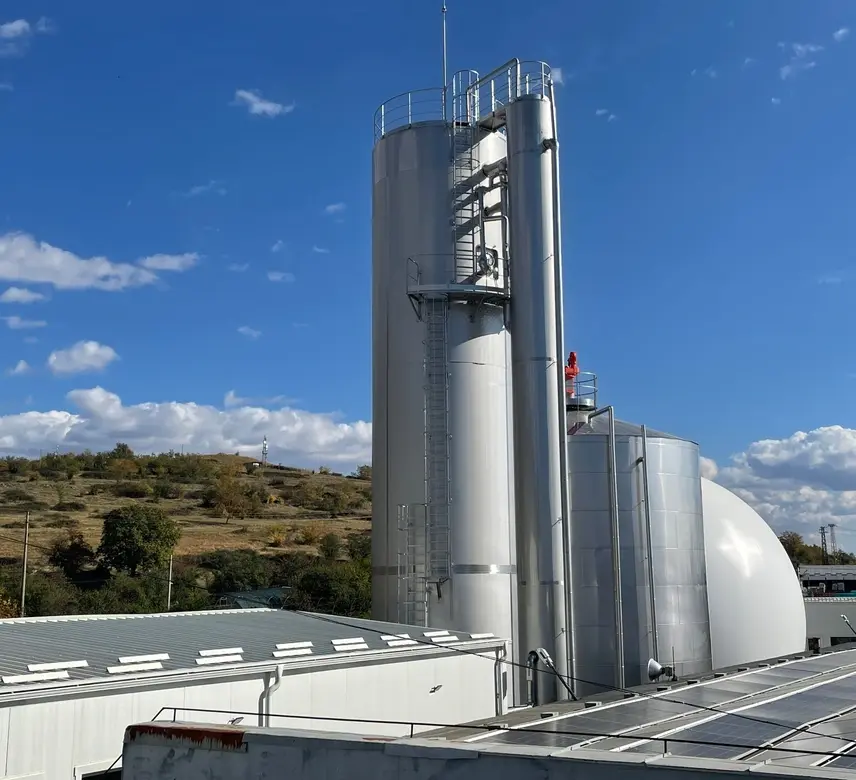 Industrial treatment installation